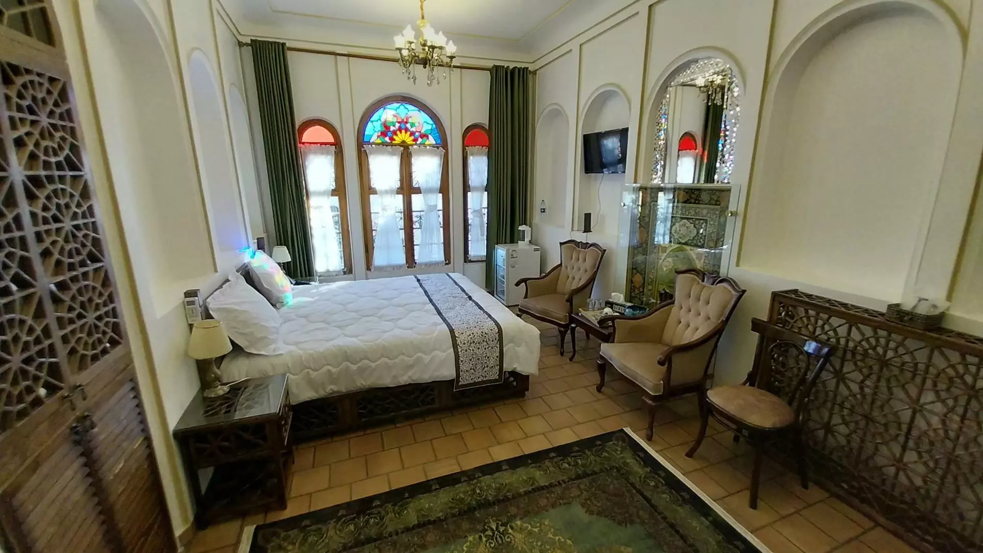بوتیک عمارت میرزا مهدی فراش باشی ( سرخه ای )